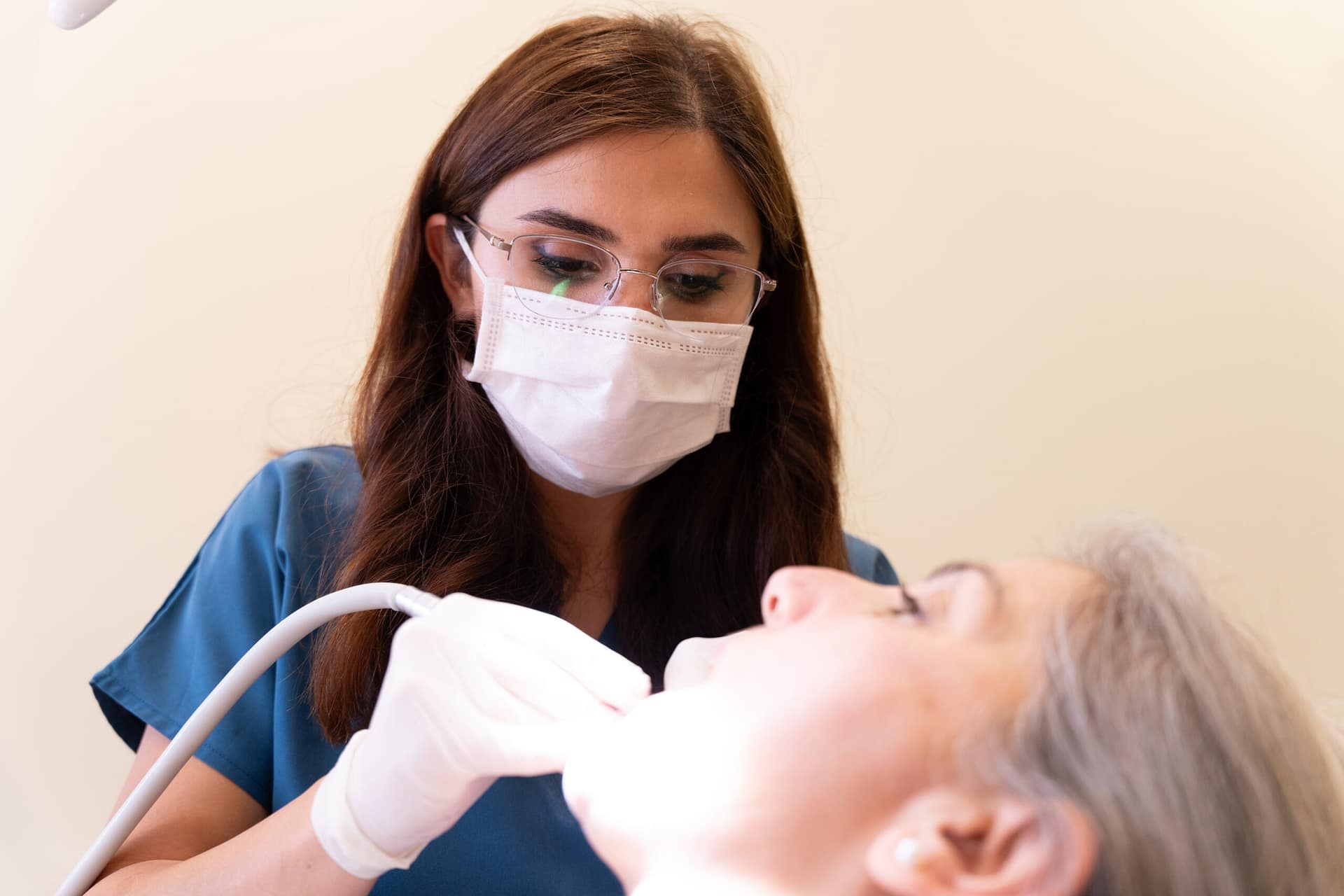 Iranian dentist Antalya — Dr. Surur Ulubey native Farsi dental care at Ulubey Dental Clinic